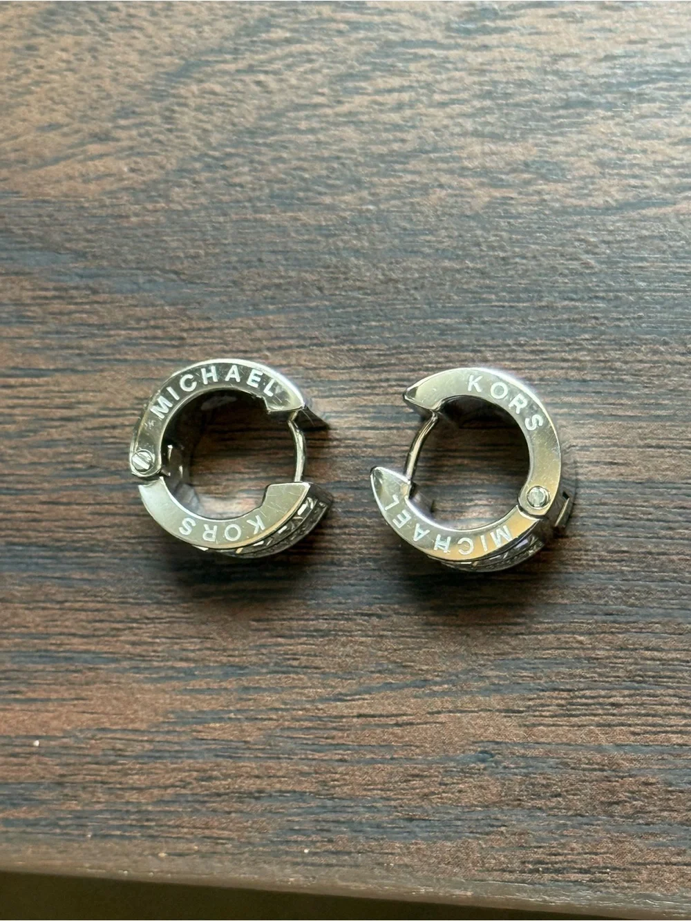NWOT MICHAEL KORS MKJ2311040 HUGGIES CRYSTAL PAVE HOOP SILVER EARRINGS